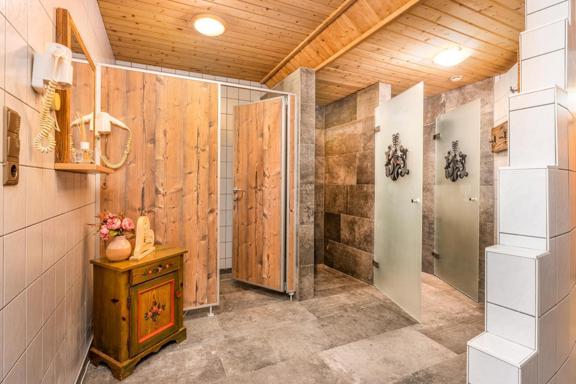 Alpen Wohlfuehlhotel Doerflwirt 海因岑贝格 外观 照片